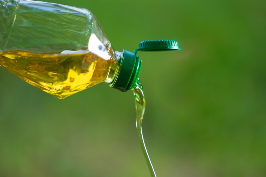 Fresh vegetable oil supply and delivery in London by Urico Bioenergy for restaurants and businesses